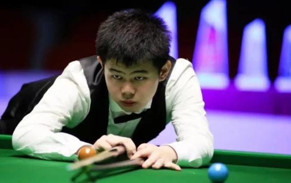 的更衣室氛 的更衣室氛