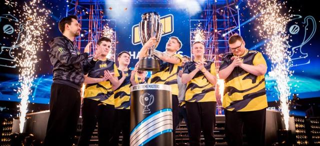 与此颇为相 与此颇为相